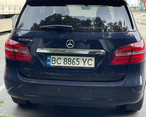 Синий Мерседес Б-класс, объемом двигателя 0 л и пробегом 90 тыс. км за 12500 $, фото 3 на Automoto.ua