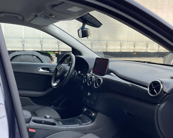 Синий Мерседес Б-класс, объемом двигателя 0 л и пробегом 90 тыс. км за 12500 $, фото 8 на Automoto.ua