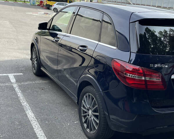 Синий Мерседес Б-класс, объемом двигателя 0 л и пробегом 90 тыс. км за 12500 $, фото 5 на Automoto.ua