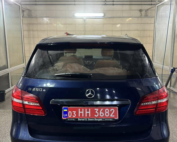 Синий Мерседес Б-класс, объемом двигателя 0 л и пробегом 111 тыс. км за 10800 $, фото 5 на Automoto.ua