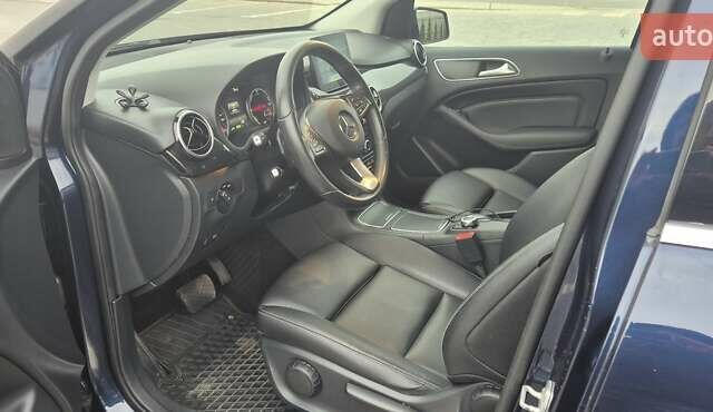 Синий Мерседес Б-класс, объемом двигателя 0 л и пробегом 84 тыс. км за 11900 $, фото 6 на Automoto.ua