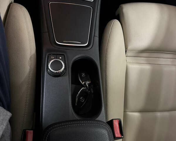 Синий Мерседес Б-класс, объемом двигателя 0 л и пробегом 111 тыс. км за 10800 $, фото 11 на Automoto.ua