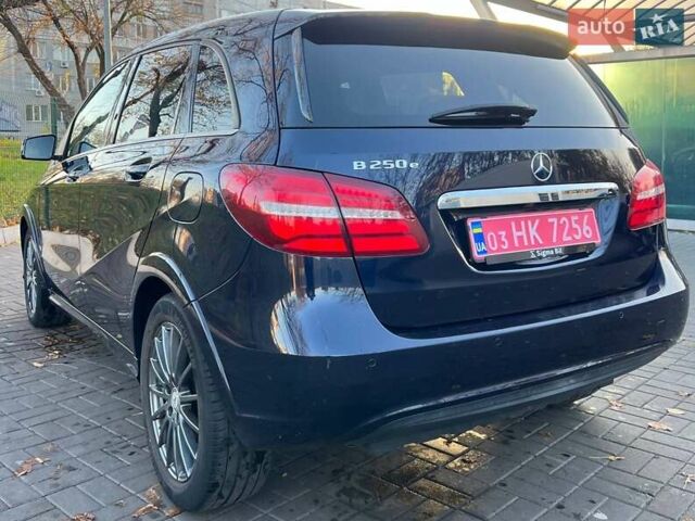 Синій Мерседес Б-клас, об'ємом двигуна 0 л та пробігом 63 тис. км за 11000 $, фото 3 на Automoto.ua