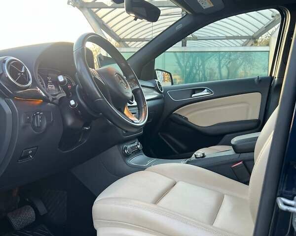 Синій Мерседес Б-клас, об'ємом двигуна 0 л та пробігом 63 тис. км за 11000 $, фото 16 на Automoto.ua