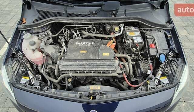 Синий Мерседес Б-класс, объемом двигателя 0 л и пробегом 84 тыс. км за 11900 $, фото 16 на Automoto.ua