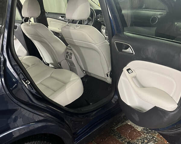 Синій Мерседес Б-клас, об'ємом двигуна 0 л та пробігом 200 тис. км за 16999 $, фото 10 на Automoto.ua