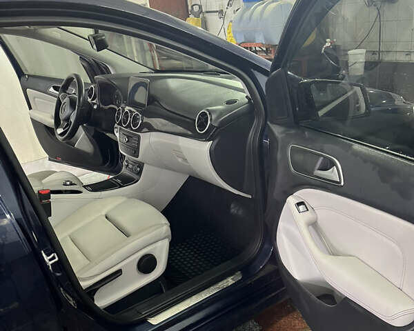 Синій Мерседес Б-клас, об'ємом двигуна 0 л та пробігом 200 тис. км за 16999 $, фото 9 на Automoto.ua