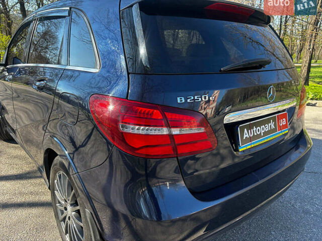 Синий Мерседес Б-класс, объемом двигателя 0 л и пробегом 220 тыс. км за 13190 $, фото 12 на Automoto.ua