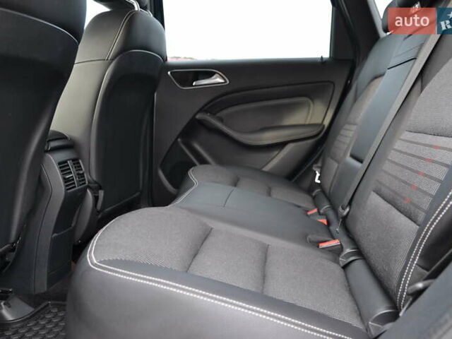 Синий Мерседес Б-класс, объемом двигателя 0 л и пробегом 80 тыс. км за 10500 $, фото 16 на Automoto.ua