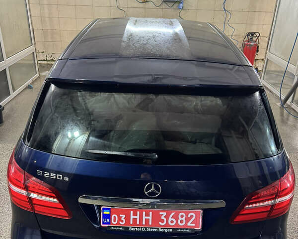 Синий Мерседес Б-класс, объемом двигателя 0 л и пробегом 111 тыс. км за 10800 $, фото 6 на Automoto.ua