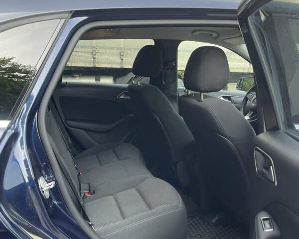 Синий Мерседес Б-класс, объемом двигателя 0 л и пробегом 90 тыс. км за 12500 $, фото 9 на Automoto.ua