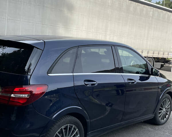 Синий Мерседес Б-класс, объемом двигателя 0 л и пробегом 90 тыс. км за 12500 $, фото 4 на Automoto.ua