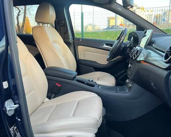 Синій Мерседес Б-клас, об'ємом двигуна 0 л та пробігом 63 тис. км за 11000 $, фото 17 на Automoto.ua