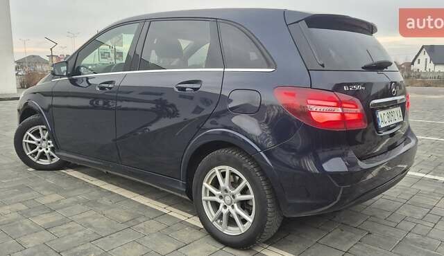 Синий Мерседес Б-класс, объемом двигателя 0 л и пробегом 84 тыс. км за 11900 $, фото 3 на Automoto.ua