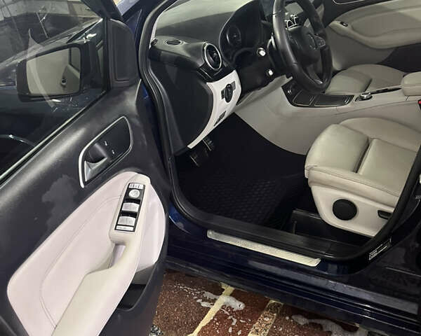 Синій Мерседес Б-клас, об'ємом двигуна 0 л та пробігом 200 тис. км за 16999 $, фото 7 на Automoto.ua
