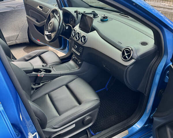 Синій Мерседес Б-клас, об'ємом двигуна 0 л та пробігом 159 тис. км за 11200 $, фото 27 на Automoto.ua