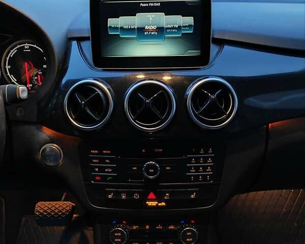 Синий Мерседес Б-класс, объемом двигателя 0 л и пробегом 120 тыс. км за 13300 $, фото 4 на Automoto.ua