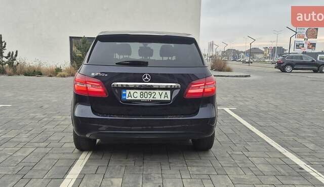 Синий Мерседес Б-класс, объемом двигателя 0 л и пробегом 84 тыс. км за 11900 $, фото 4 на Automoto.ua