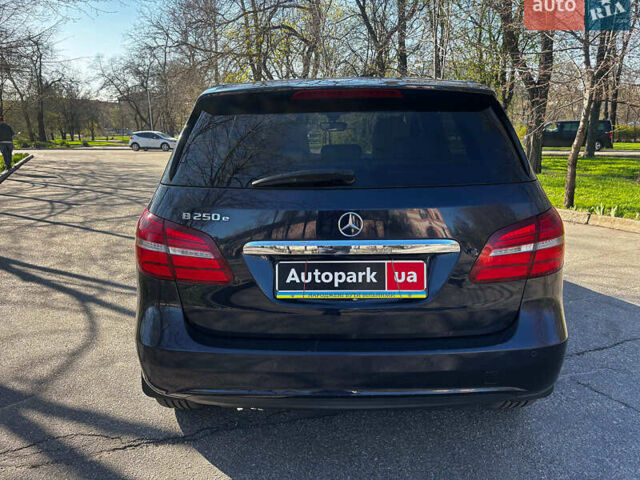 Синий Мерседес Б-класс, объемом двигателя 0 л и пробегом 220 тыс. км за 13190 $, фото 3 на Automoto.ua