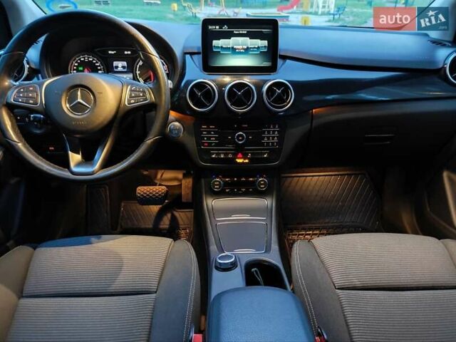 Синий Мерседес Б-класс, объемом двигателя 0 л и пробегом 120 тыс. км за 13300 $, фото 5 на Automoto.ua