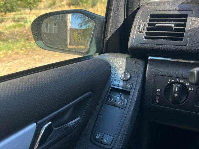 Синий Мерседес Б-класс, объемом двигателя 1.5 л и пробегом 108 тыс. км за 6800 $, фото 5 на Automoto.ua