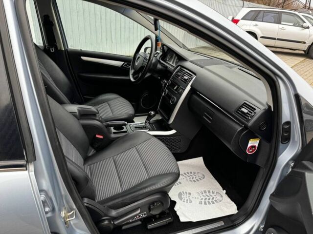 Синий Мерседес Б-класс, объемом двигателя 2 л и пробегом 147 тыс. км за 6300 $, фото 12 на Automoto.ua