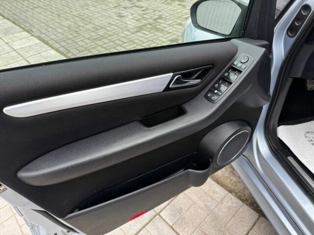 Синий Мерседес Б-класс, объемом двигателя 2 л и пробегом 147 тыс. км за 6300 $, фото 8 на Automoto.ua