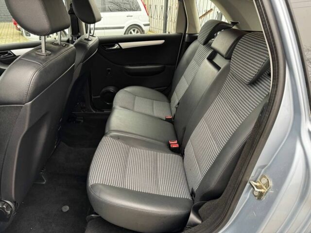 Синий Мерседес Б-класс, объемом двигателя 2 л и пробегом 147 тыс. км за 6300 $, фото 14 на Automoto.ua