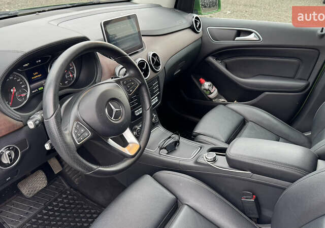 Зелений Мерседес Б-клас, об'ємом двигуна 0 л та пробігом 53 тис. км за 9999 $, фото 18 на Automoto.ua