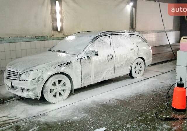 Черный Мерседес Ц 180, объемом двигателя 1.6 л и пробегом 228 тыс. км за 9100 $, фото 38 на Automoto.ua