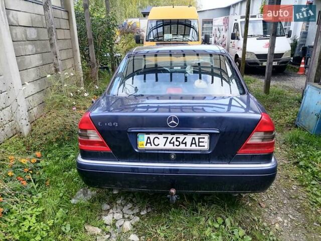 Синий Мерседес Ц 180, объемом двигателя 1.8 л и пробегом 135 тыс. км за 2500 $, фото 6 на Automoto.ua