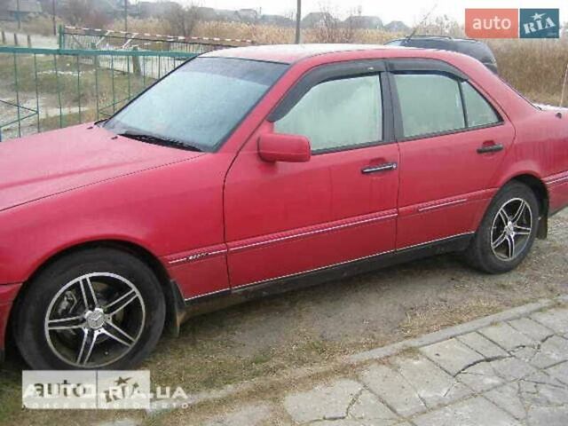 Красный Мерседес Ц 280, объемом двигателя 0 л и пробегом 334 тыс. км за 2700 $, фото 4 на Automoto.ua