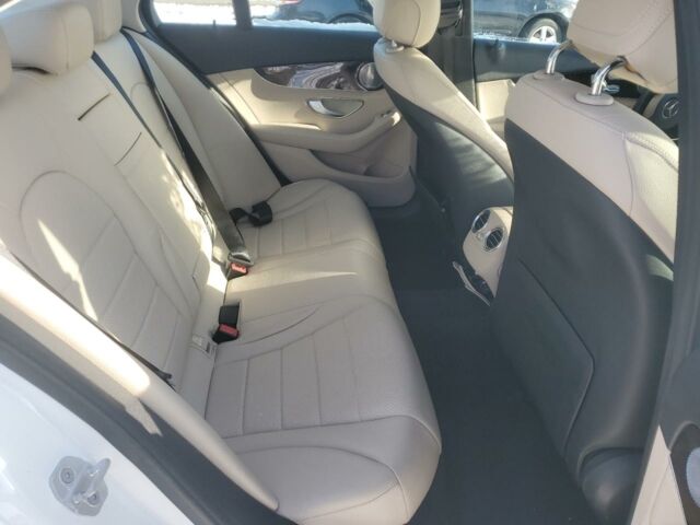 Белый Мерседес Ц 300, объемом двигателя 2 л и пробегом 89 тыс. км за 12500 $, фото 9 на Automoto.ua