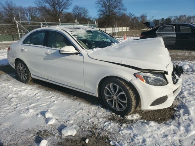 Белый Мерседес Ц 300, объемом двигателя 2 л и пробегом 89 тыс. км за 12500 $, фото 2 на Automoto.ua