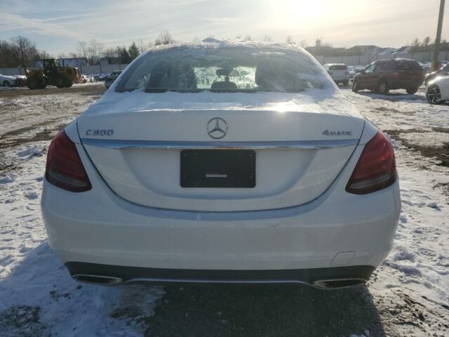 Белый Мерседес Ц 300, объемом двигателя 2 л и пробегом 89 тыс. км за 12500 $, фото 4 на Automoto.ua