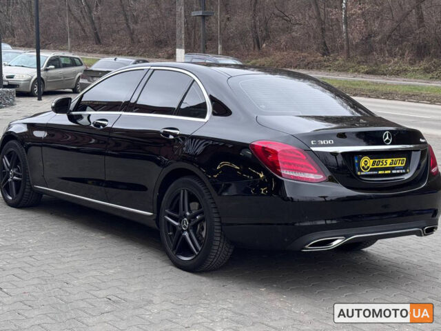 Чорний Мерседес Ц 300, об'ємом двигуна 2 л та пробігом 153 тис. км за 22000 $, фото 3 на Automoto.ua