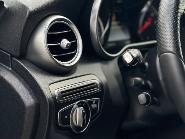 Мерседес Ц 300 2017 в Ивано-Франковске на Automoto.ua Черный Мерседес Ц 300, объемом двигателя 2 л и пробегом 121 тыс. км за 24000 $, фото 8 на Automoto.ua