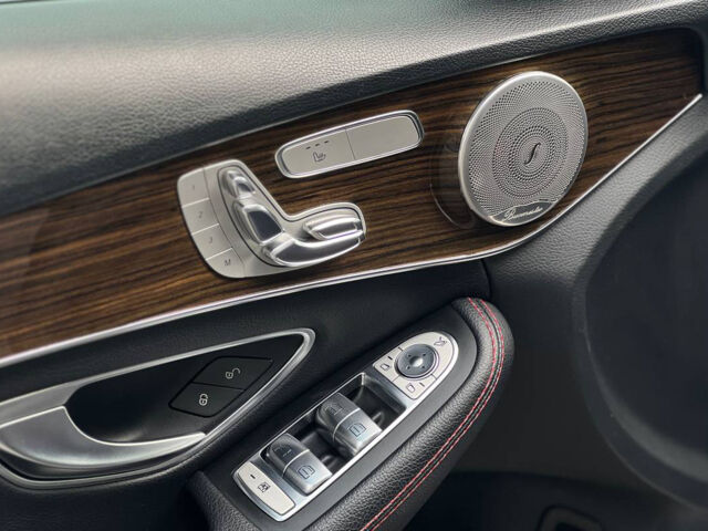 Мерседес Ц 300 2017 в Ивано-Франковске на Automoto.ua Черный Мерседес Ц 300, объемом двигателя 2 л и пробегом 121 тыс. км за 24000 $, фото 6 на Automoto.ua