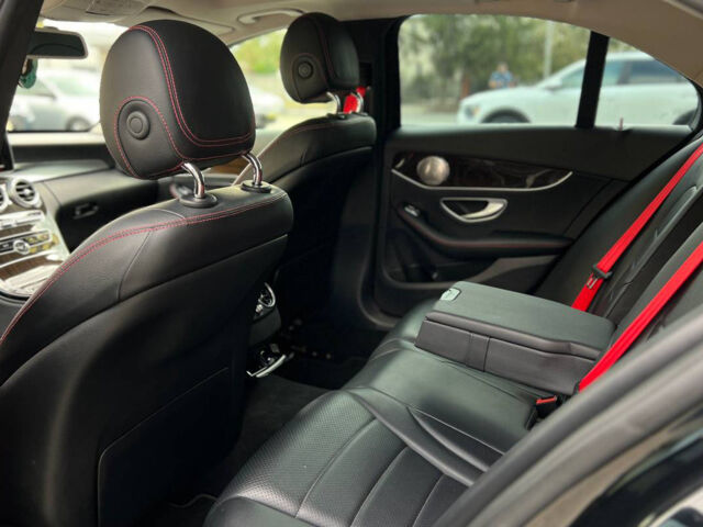 Мерседес Ц 300 2017 в Ивано-Франковске на Automoto.ua Черный Мерседес Ц 300, объемом двигателя 2 л и пробегом 121 тыс. км за 24000 $, фото 14 на Automoto.ua