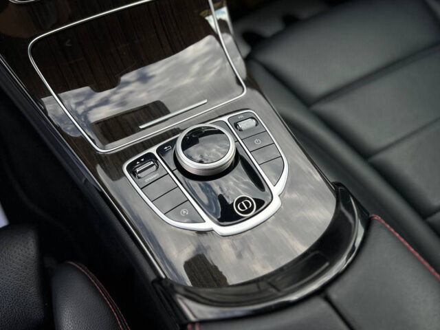 Мерседес Ц 300 2017 в Ивано-Франковске на Automoto.ua Черный Мерседес Ц 300, объемом двигателя 2 л и пробегом 121 тыс. км за 24000 $, фото 12 на Automoto.ua