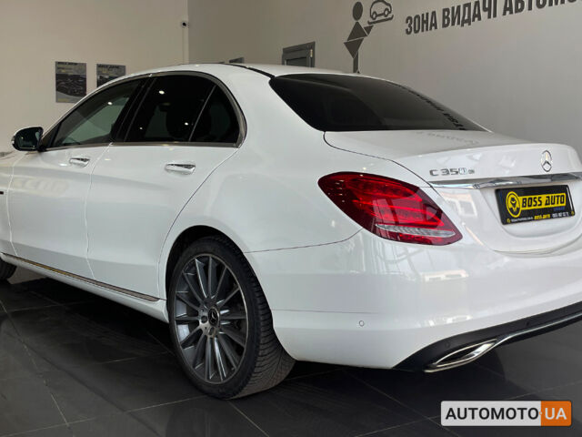 Белый Мерседес Ц 350, объемом двигателя 2 л и пробегом 93 тыс. км за 25500 $, фото 4 на Automoto.ua