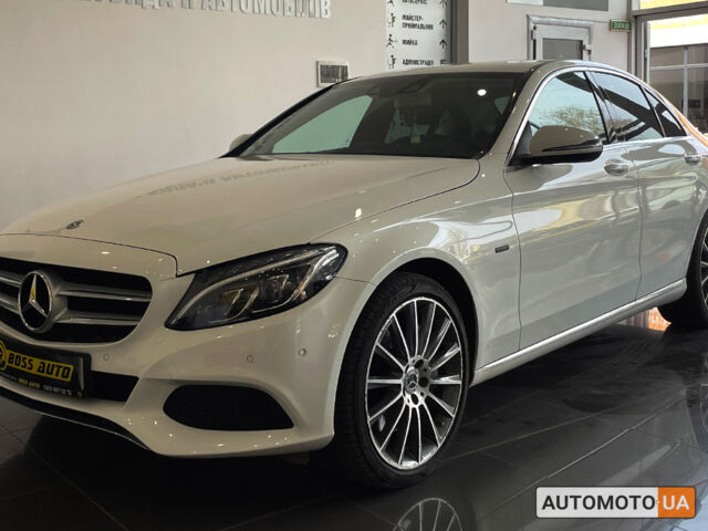 Белый Мерседес Ц 350, объемом двигателя 2 л и пробегом 93 тыс. км за 25500 $, фото 6 на Automoto.ua