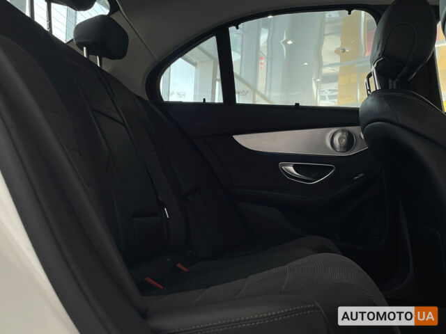 Белый Мерседес Ц 350, объемом двигателя 2 л и пробегом 93 тыс. км за 25500 $, фото 19 на Automoto.ua