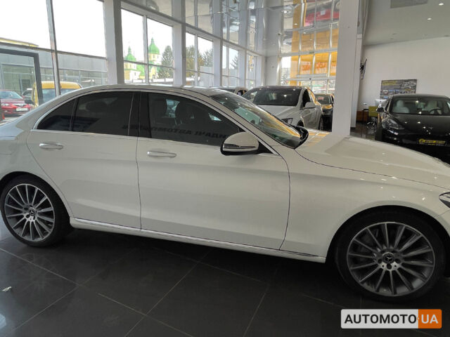 Белый Мерседес Ц 350, объемом двигателя 2 л и пробегом 93 тыс. км за 25500 $, фото 1 на Automoto.ua