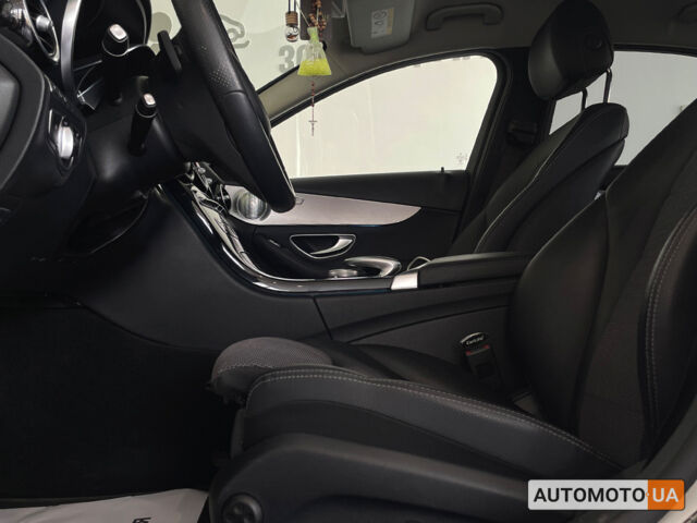 Белый Мерседес Ц 350, объемом двигателя 2 л и пробегом 93 тыс. км за 25500 $, фото 8 на Automoto.ua