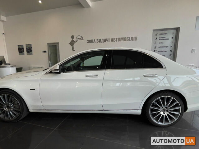 Белый Мерседес Ц 350, объемом двигателя 2 л и пробегом 93 тыс. км за 25500 $, фото 5 на Automoto.ua