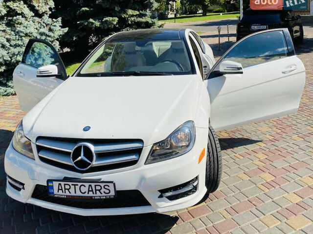 Белый Мерседес Ц-Класс, объемом двигателя 1.8 л и пробегом 70 тыс. км за 14500 $, фото 2 на Automoto.ua