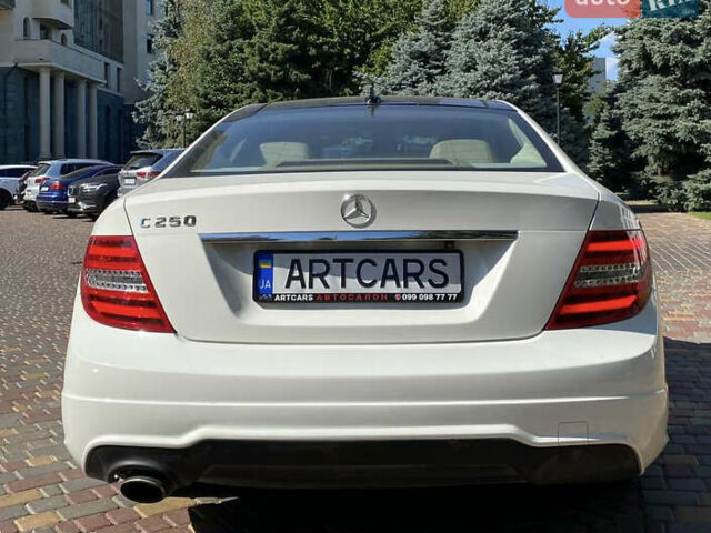 Белый Мерседес Ц-Класс, объемом двигателя 1.8 л и пробегом 70 тыс. км за 14500 $, фото 4 на Automoto.ua