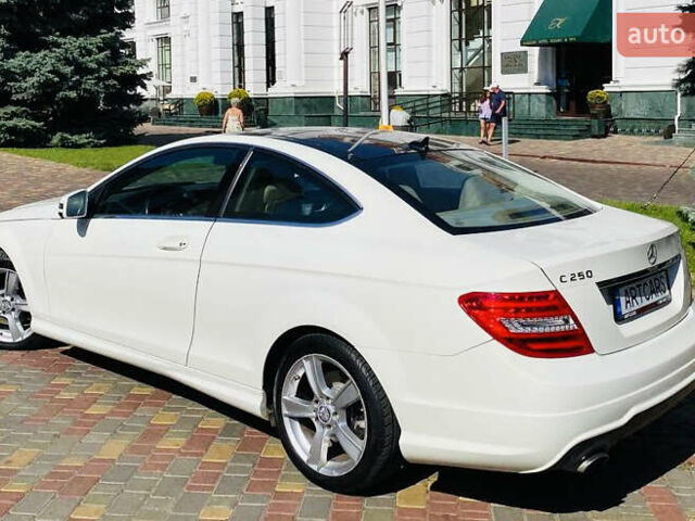 Белый Мерседес Ц-Класс, объемом двигателя 1.8 л и пробегом 70 тыс. км за 14500 $, фото 6 на Automoto.ua