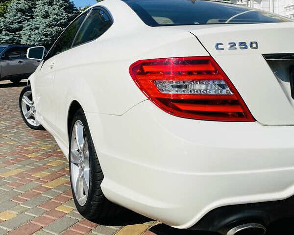 Белый Мерседес Ц-Класс, объемом двигателя 1.8 л и пробегом 70 тыс. км за 14500 $, фото 8 на Automoto.ua